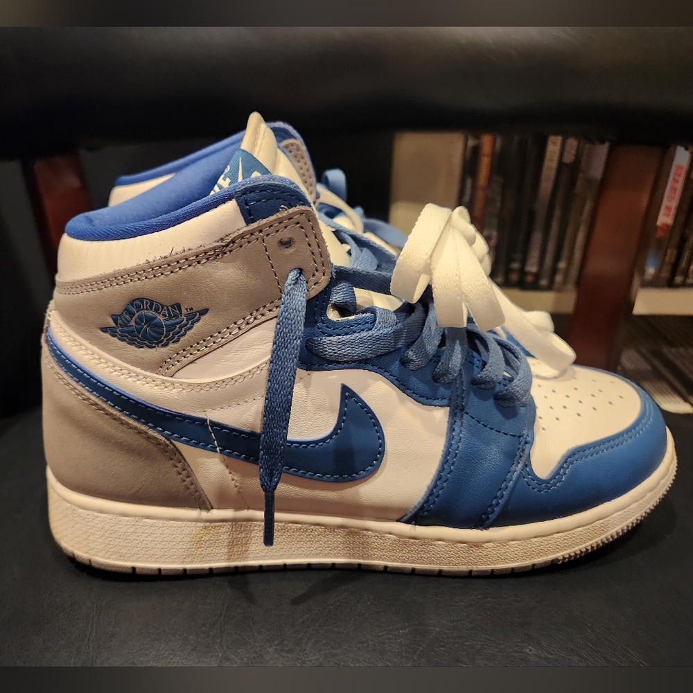 Boys Size 6Y *gently used* Nike Air Jordan